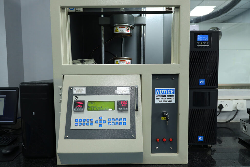 Lab-Testing-MovingDieRheometer-02